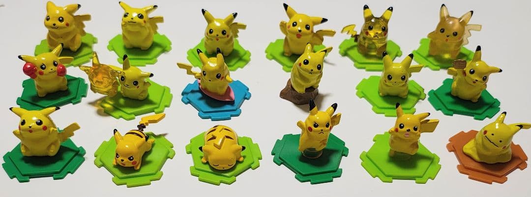 d*7様 【ポケモン】フルカラーコレクションとスタジアムのピカチュウ17体+1体