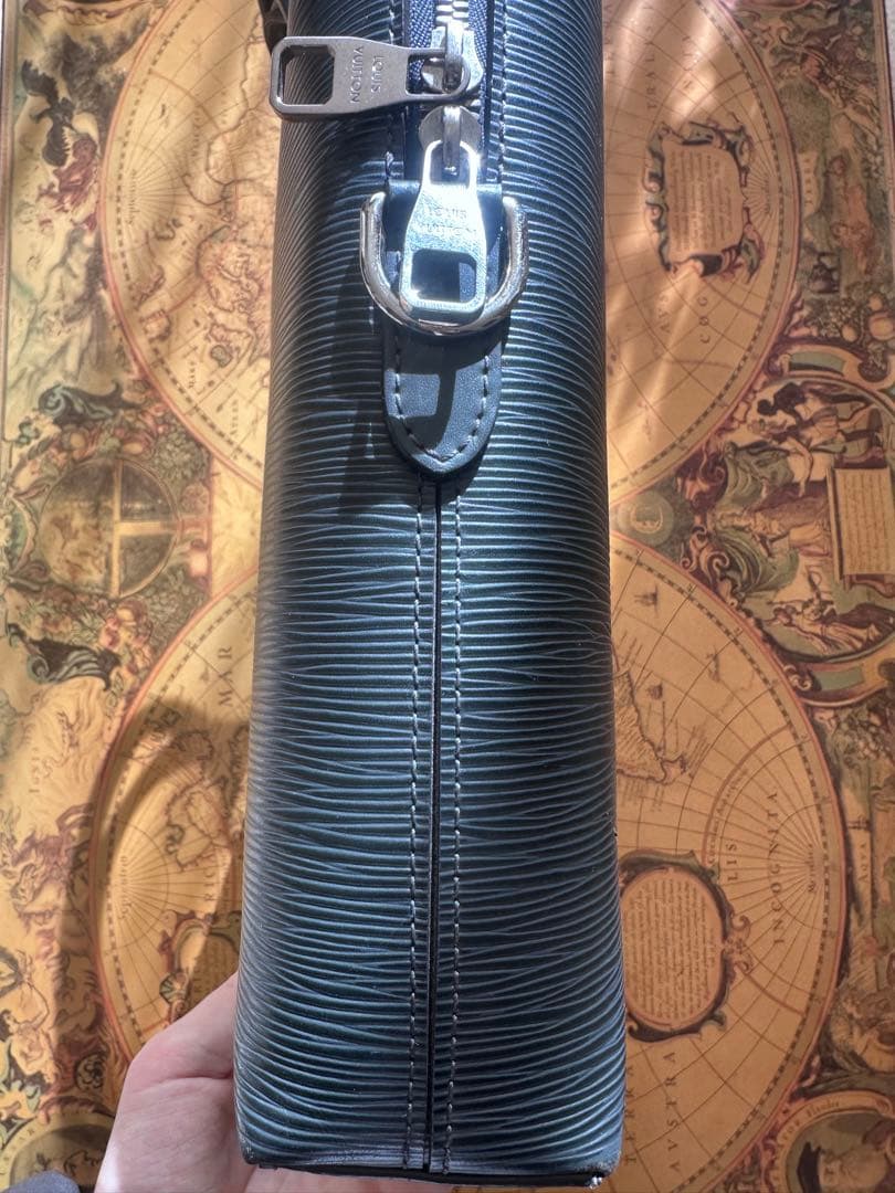 M51177 ルイヴィトン　エピ　ポルトドキュマンpdj レザー　新モデル