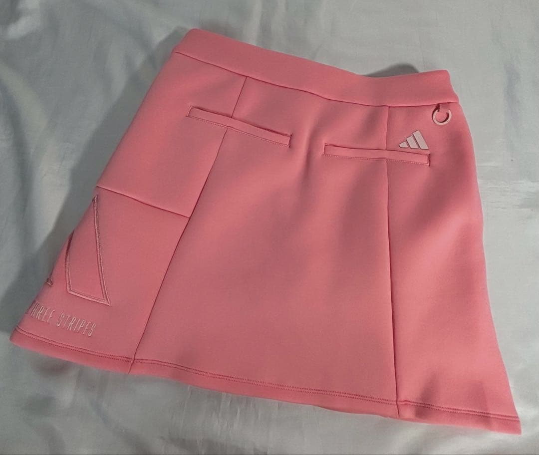 未使用アディダス ゴルフ　ダンボールニットセットアップ　フーディー　スカート