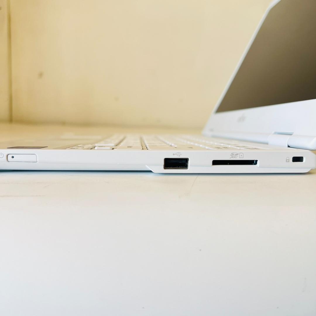 富士通 ノートパソコン FUJITSU LIFEBOOK FMVM35D2W
