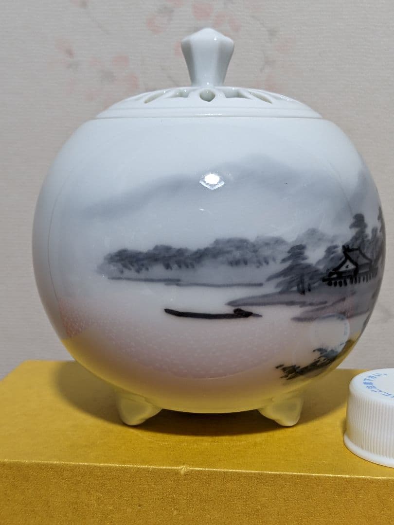 ♦鍋島焼 染付 雁に山水図 紋様 透し彫り 三足香炉 有田焼 香道具 骨董品