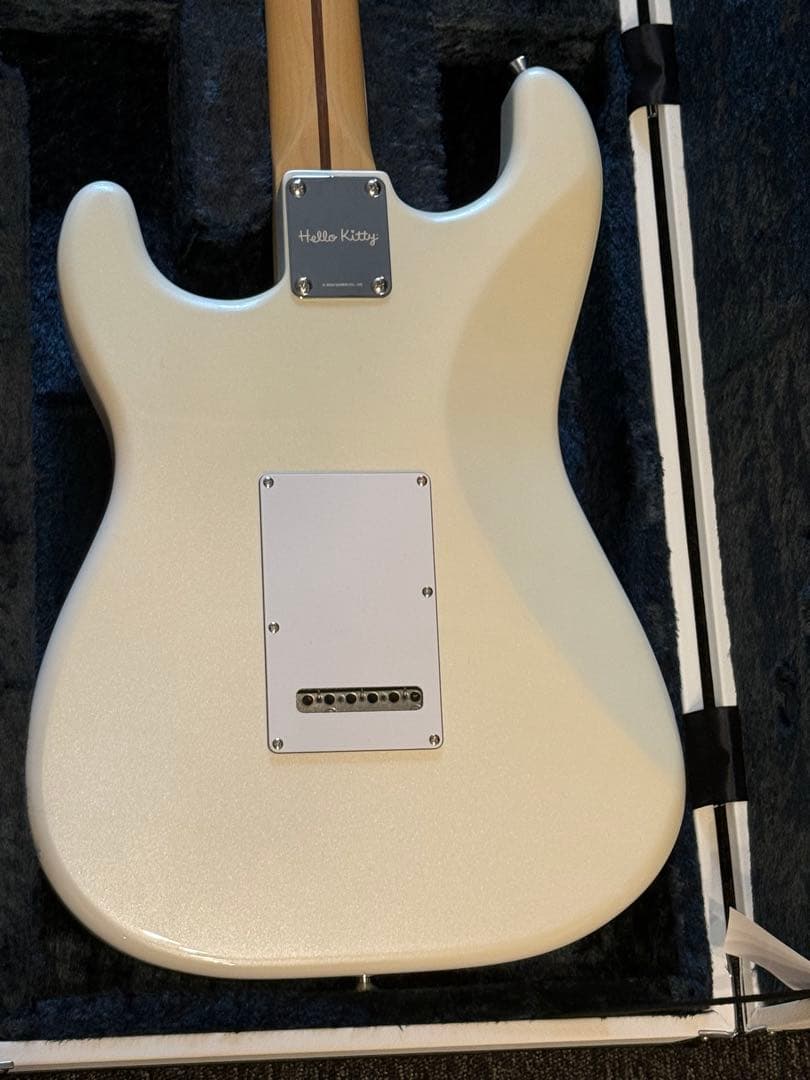 Fender Hello Kitty Stratocaster Fuzz セット