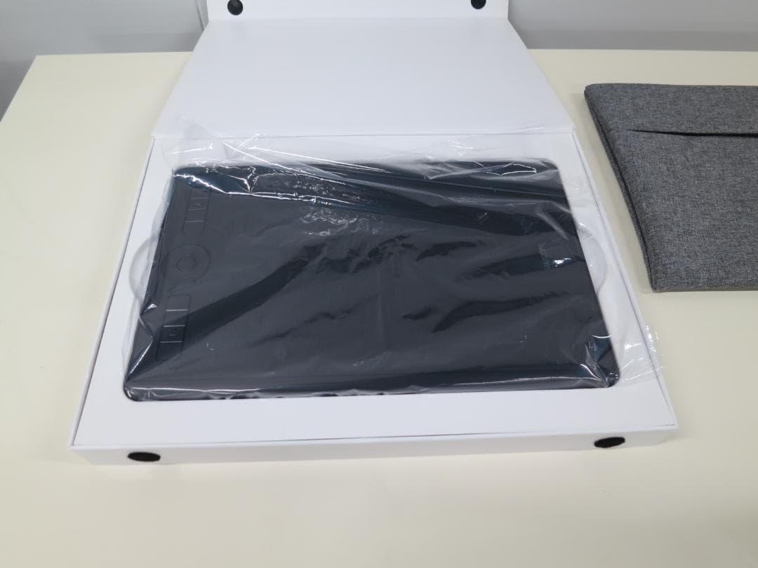 美品 Wacom Intuos Pro PTH-660 ペンタブレット