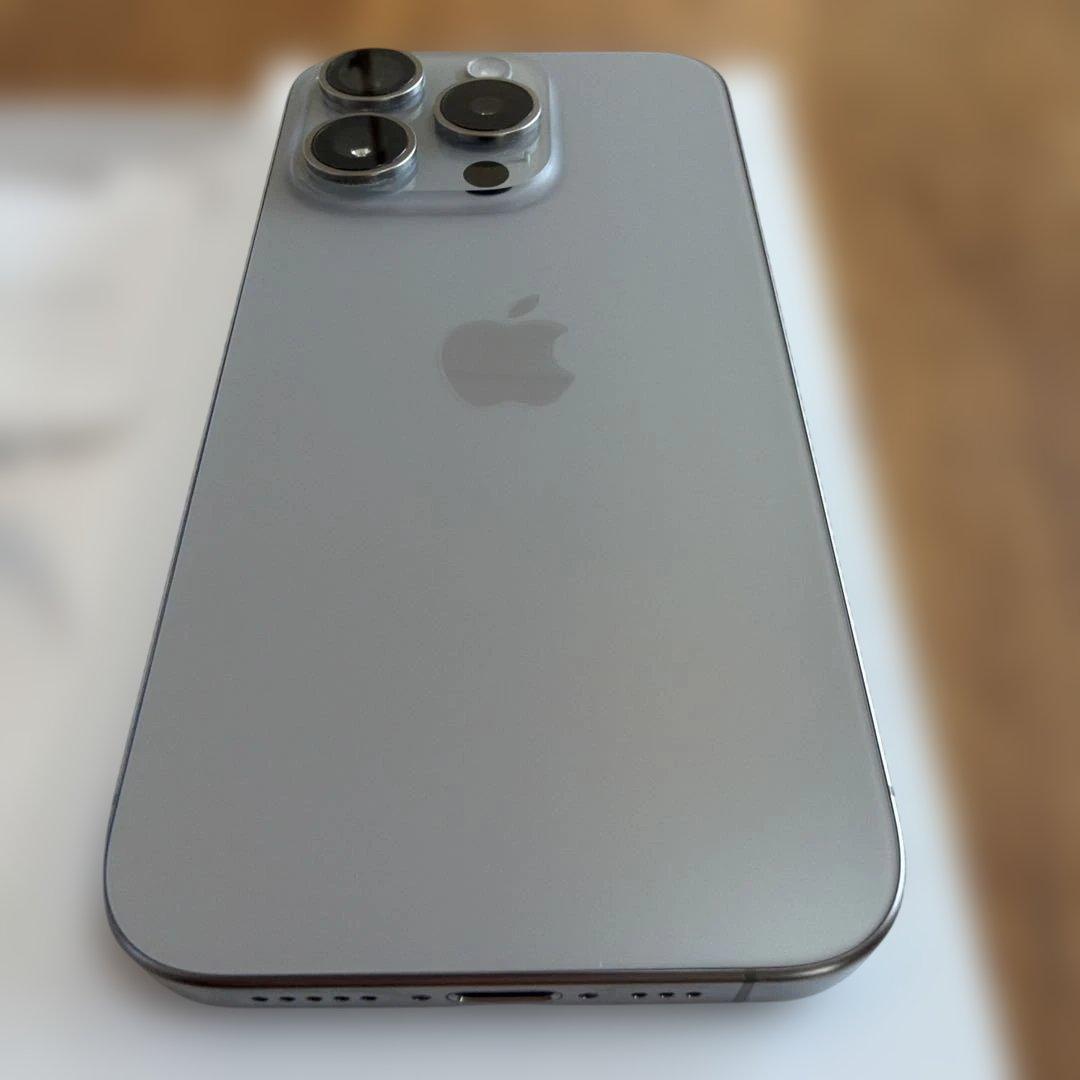 【美品・箱付き】iPhone 15 Pro 256GB SIMフリーモデル