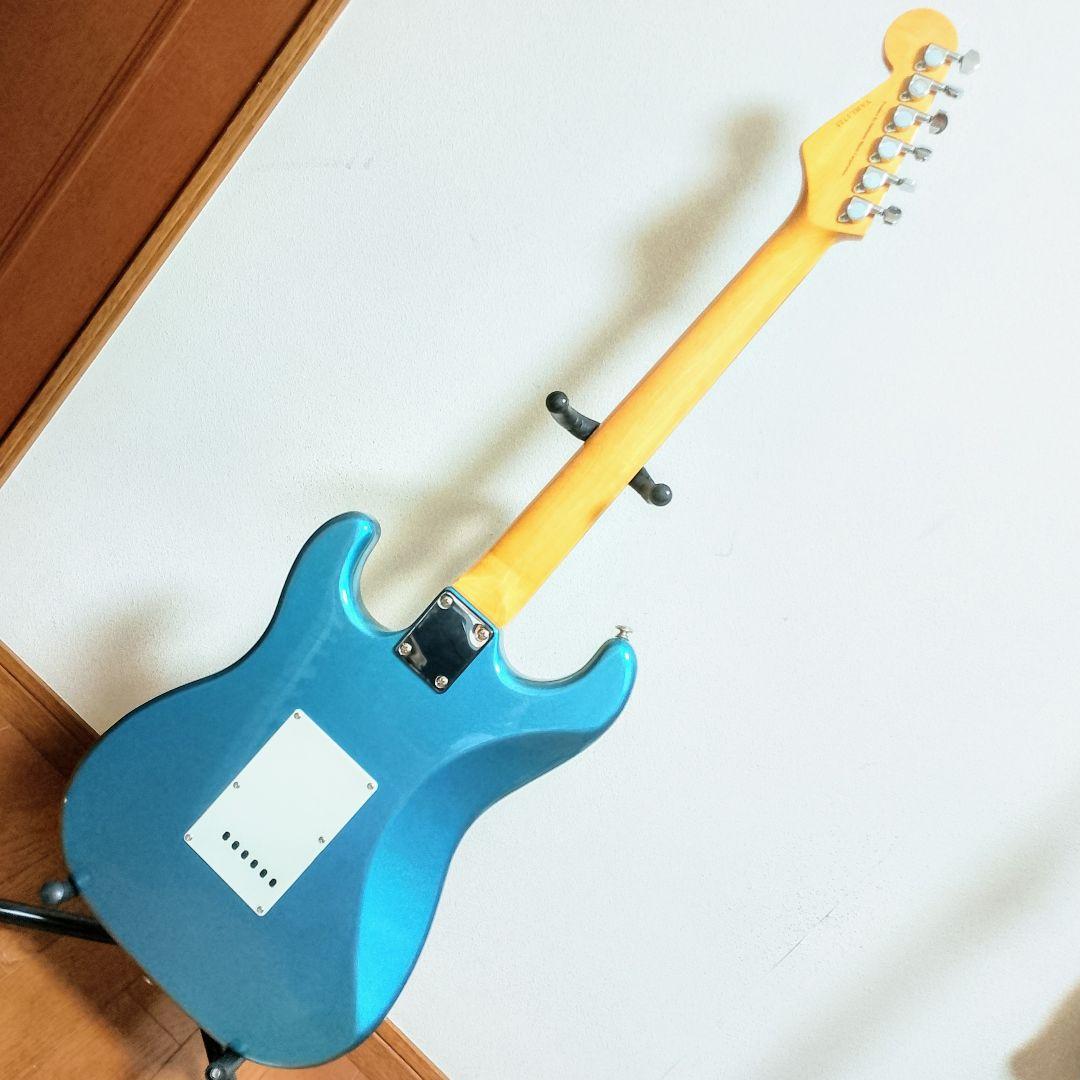 Mavis　ストラトキャスタータイプ　エレキギター　弦は新品に交換済み！