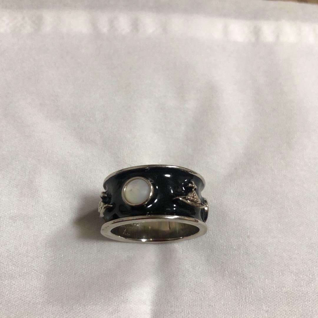 ヴィヴィアン・ウエストウッドのキングリング（オーブ、ブラック、シルバー925製）