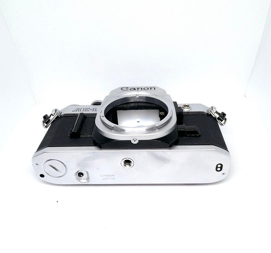 【極上品】 CANON AE-1 シルバー フィルムカメラ　ストラップ付 完動品