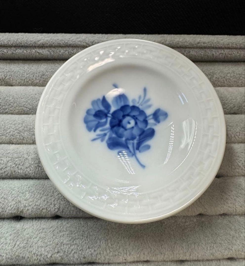 ヴィンテージ ロイヤルコペンハーゲン　小皿3枚。長期保存、美品