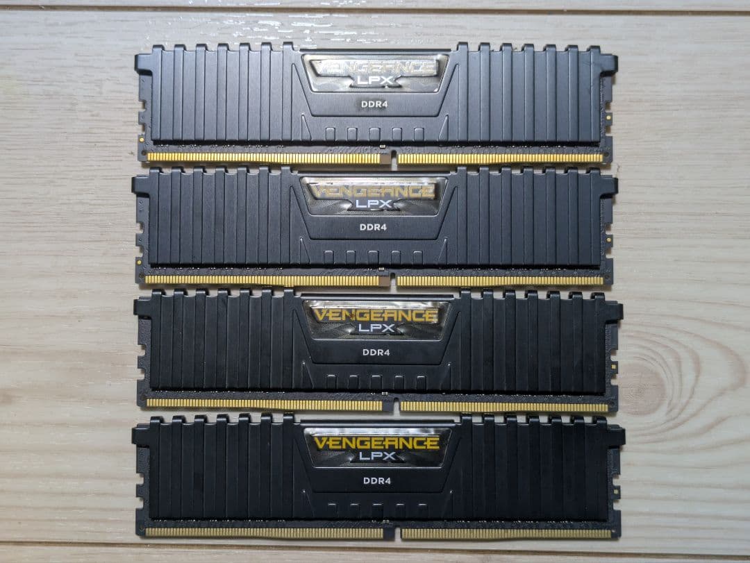 Corsair Vengeance LPX DDR4 メモリー 4枚セット