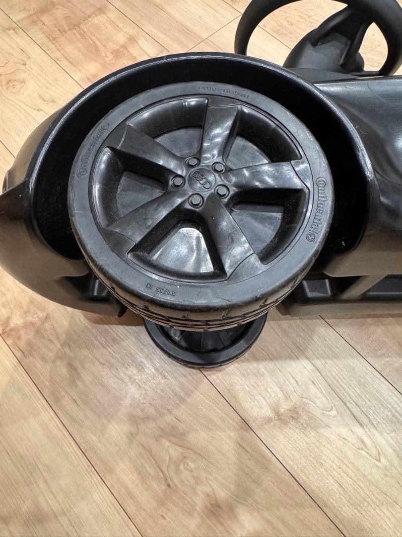 Audi TT 乗用玩具 スポーツカー　ジュニアクアトロ　おもちゃの乗り物