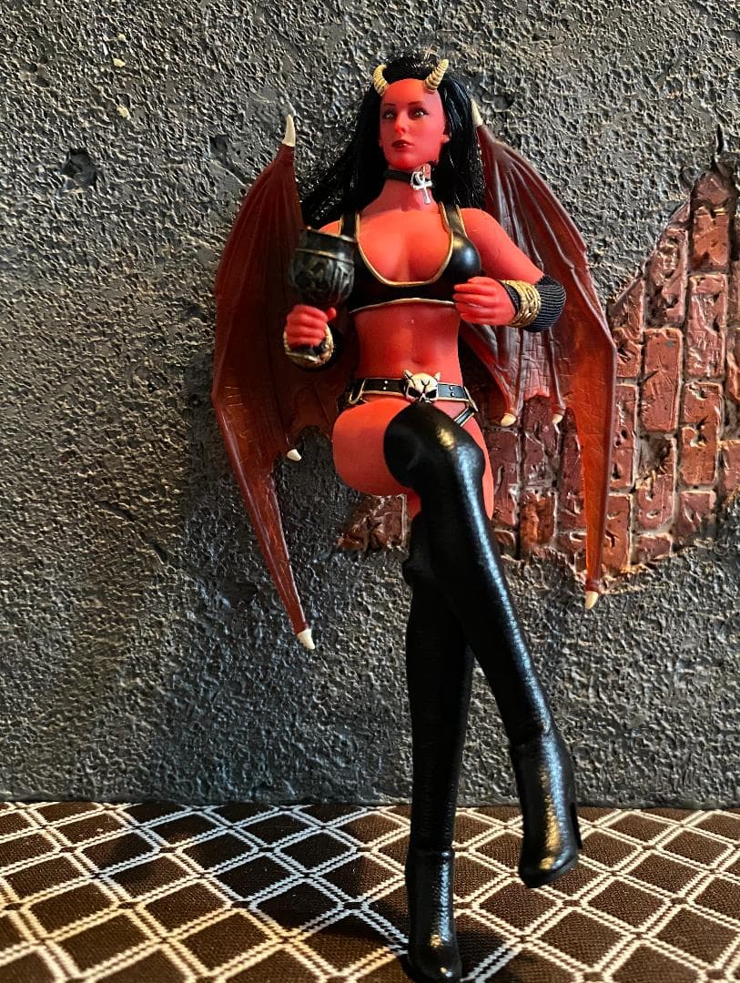 悪魔　女性フィギュア　稼働　希少な赤い素体 1/12 red demon