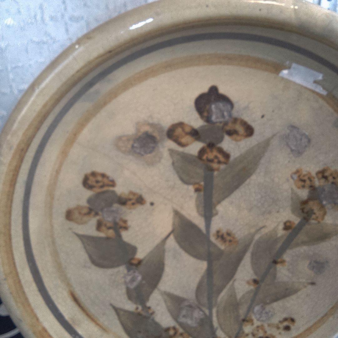 骨董３ 花模様の陶器の皿