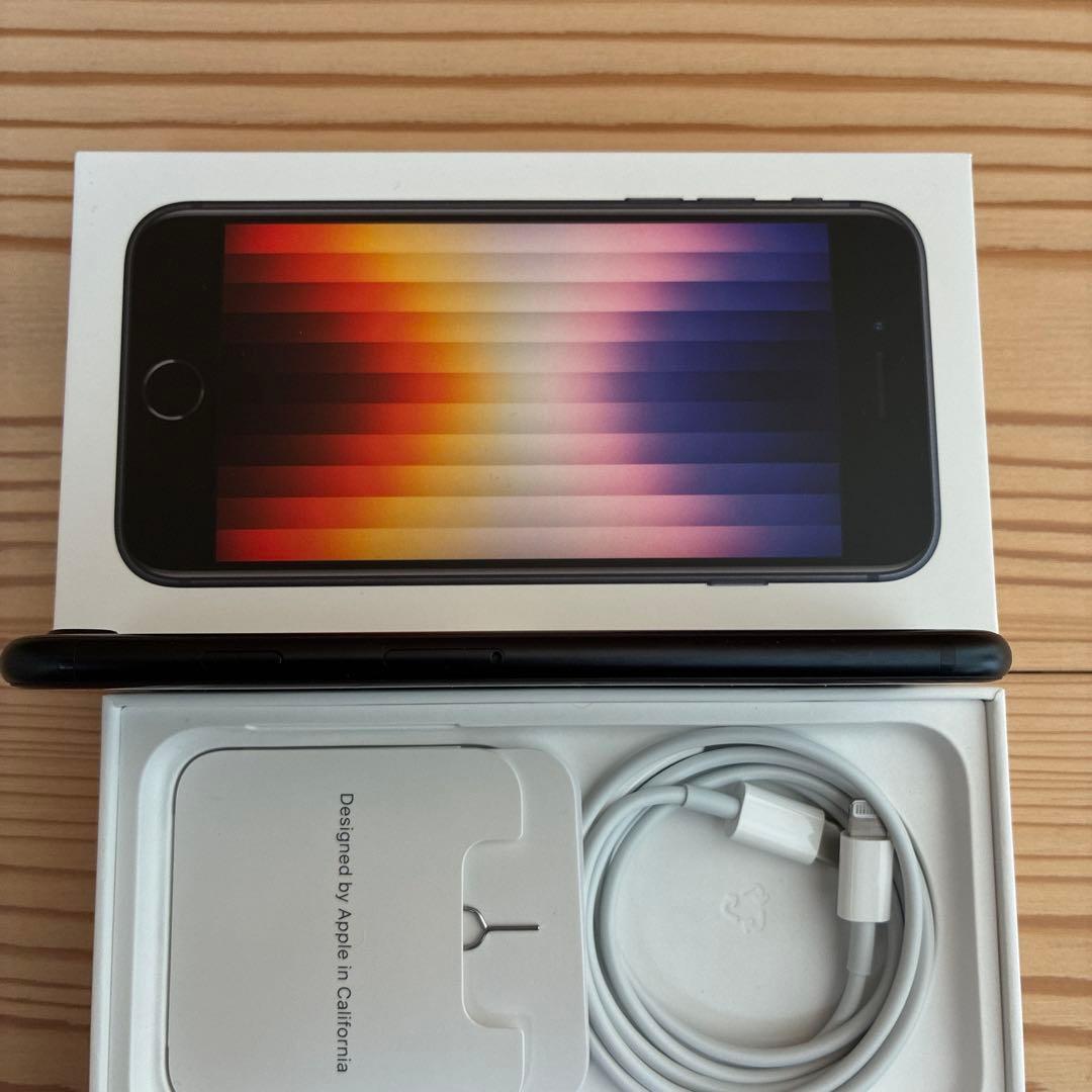 【美品】純正バッテリー iPhone SE3 ブラック128 GB 本体