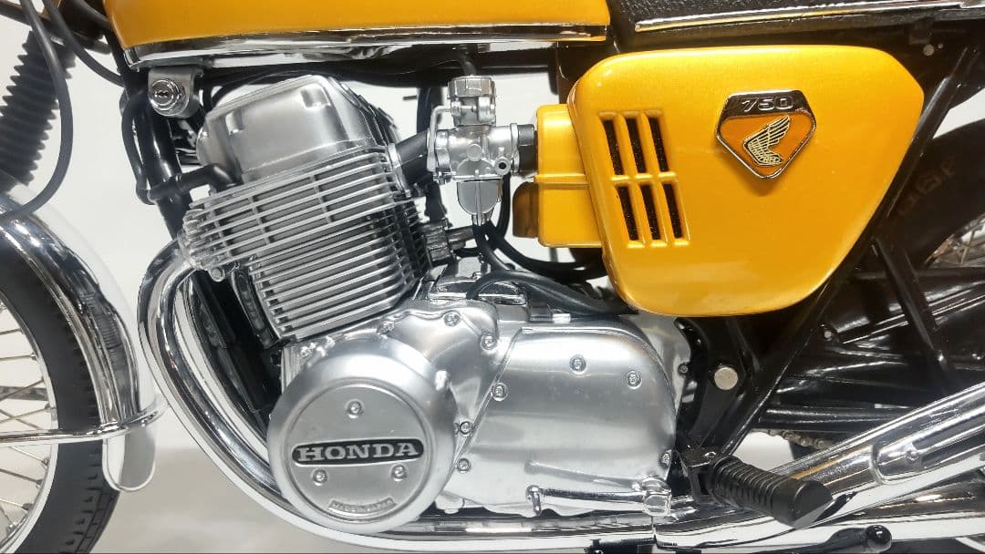 ミニチャンプス 1/6 HONDA CB750 ゴールド　ミニカー　バイク模型