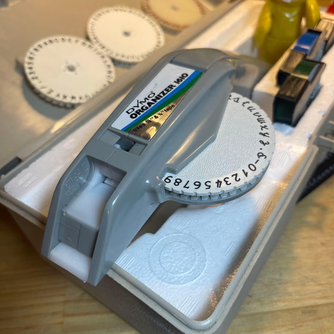 ■製品保証■ 【繋がる筆記体・文字盤4個】ダイモ 1610 DYMO 16218