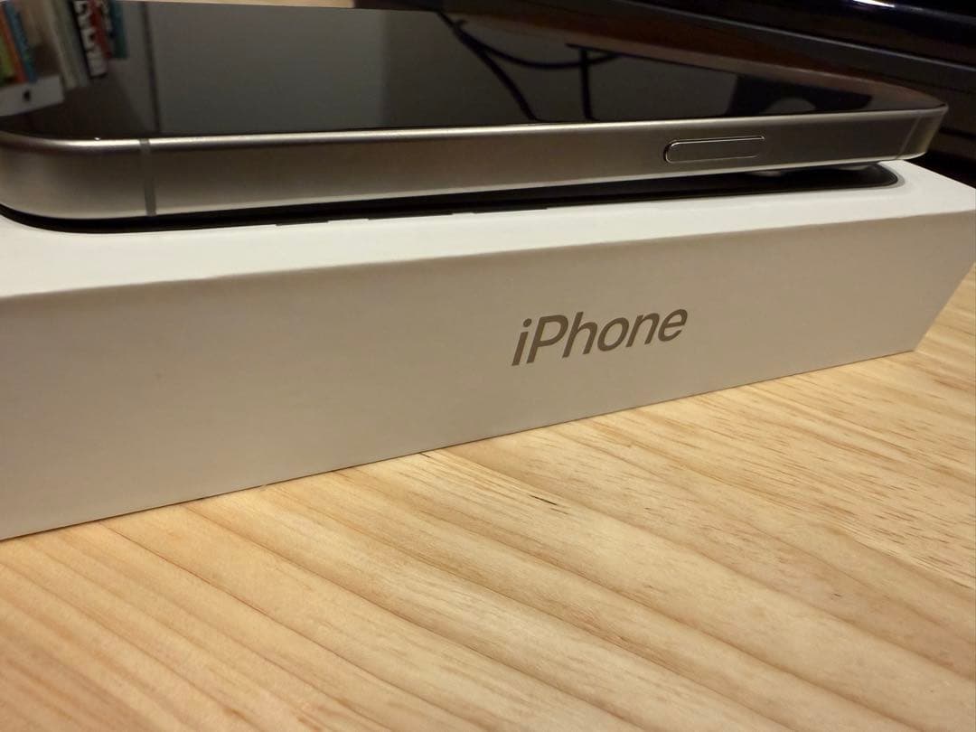 週末値下　iPhone 15 Pro ナチュラルチタニウム128GB 美品