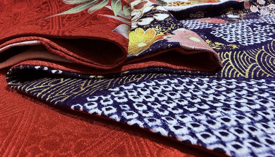 振袖１　御所車に絞り柄振袖と帯のセット　やまと　赤・紺　身丈１６５裄６９