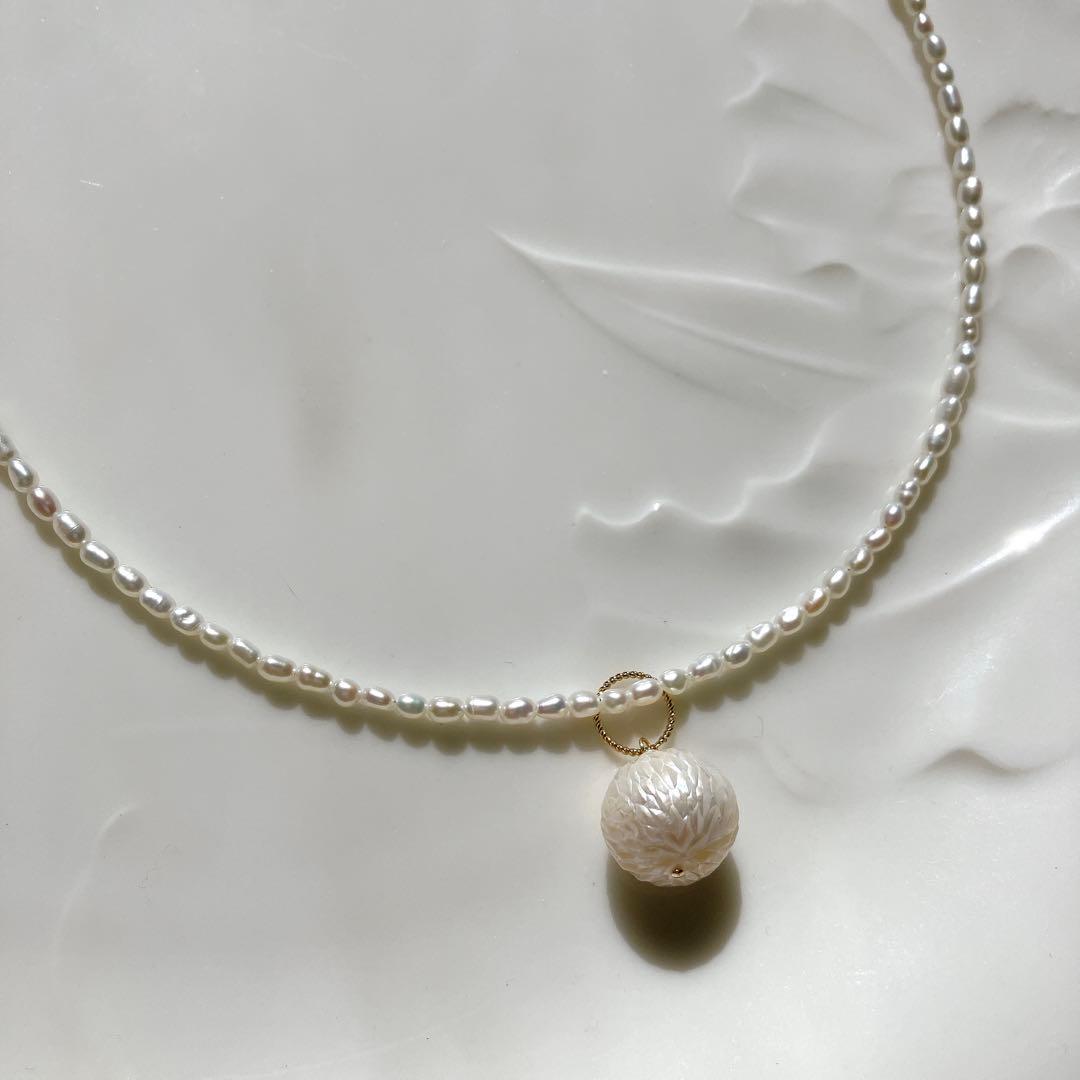 桃色の雲◆ドラゴンスケールカービング✧淡水パールネックレストップ