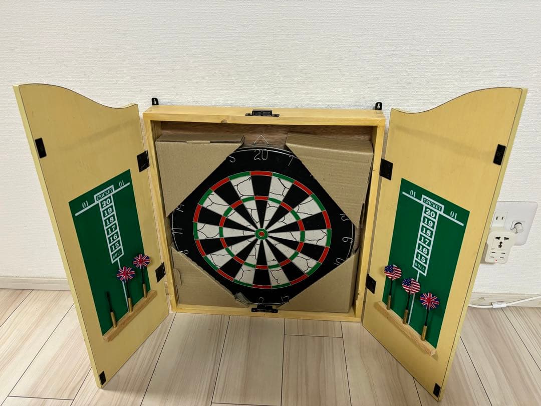 ‼️年末セール‼️オランダ製　希少ダーツボード　KINGS HEAD 木製ボックス