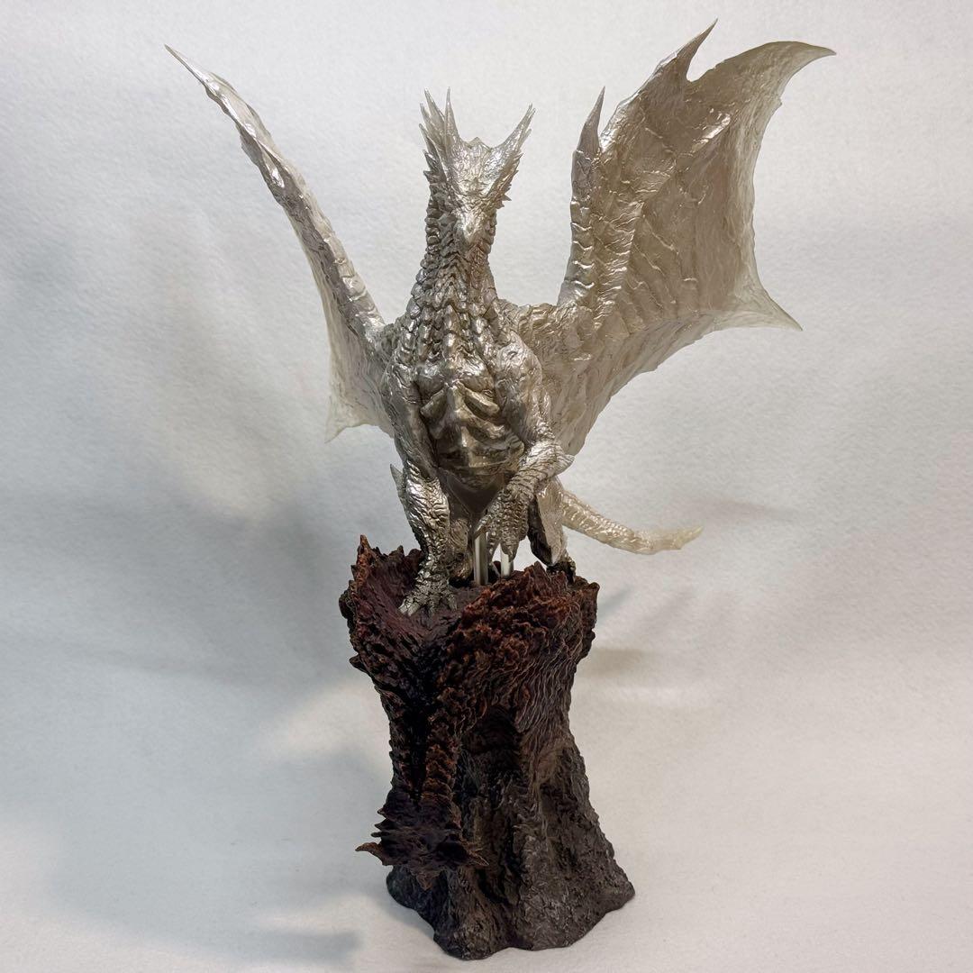 モンスターハンター　カプコン クリエイターズモデル 鋼龍 クシャルダオラ（脱皮）