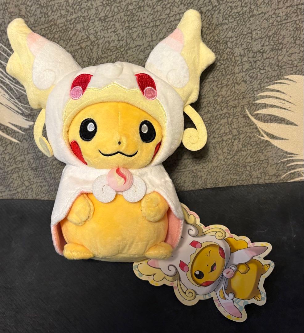 ポケモン メガタブンネのポンチョを着た ピカチュウ ぬいぐるみ タグ付き