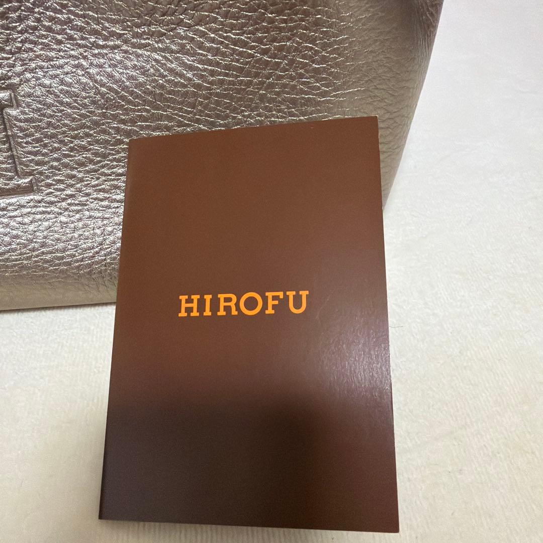 ヒロフ　メタリックゴールド レザー ハンドバッグ