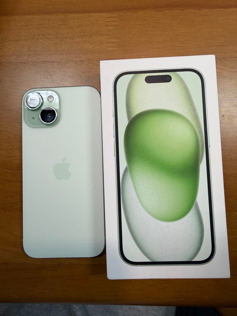 iPhone15 グリーン　256GB