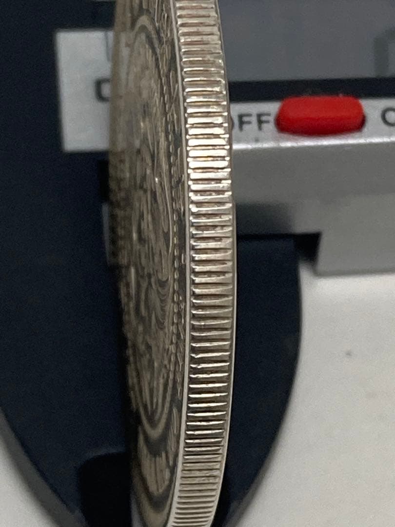 貿易銀　明治10年　一圓銀貨 菊紋・竜　短支脈