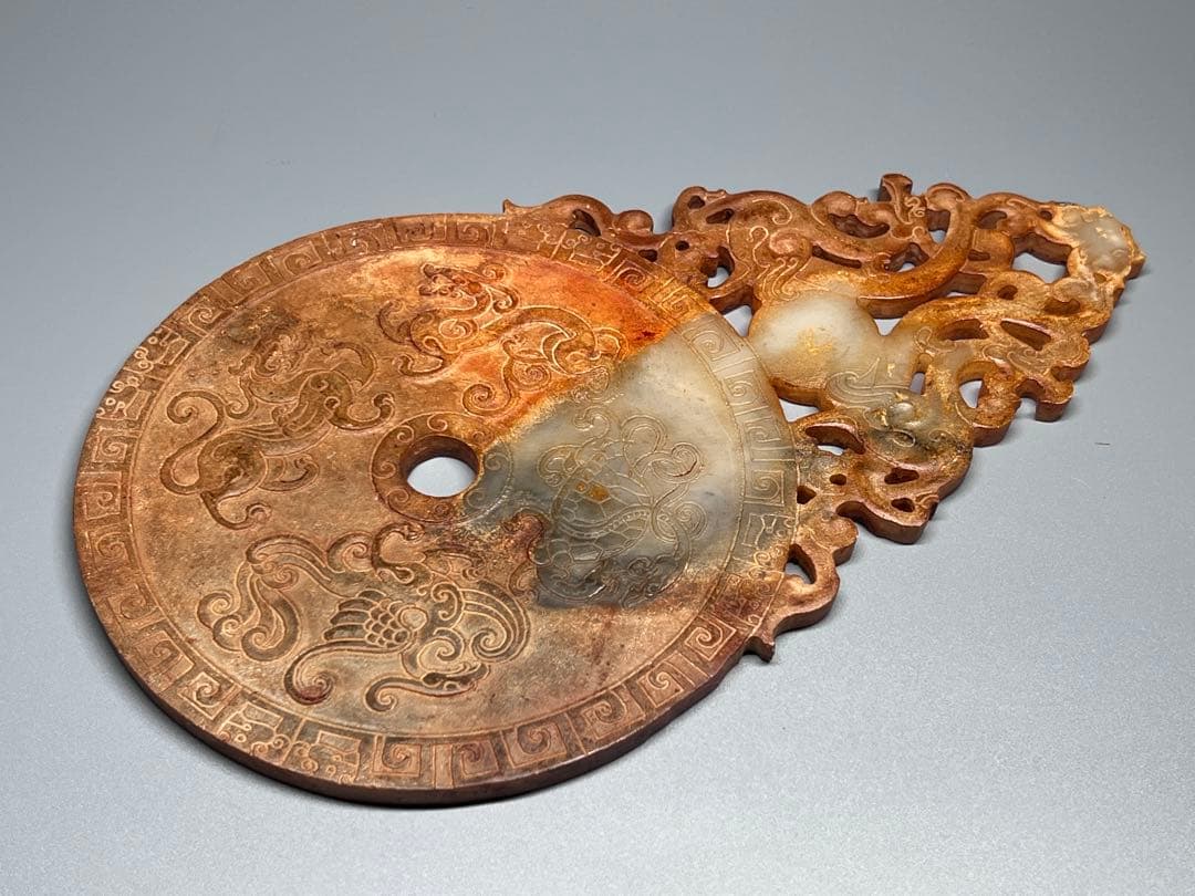 中国古美術　大型玉璧　賞物　旧蔵　置物　高古玉　本玉　雷紋四神獣　両面彫　箱付き