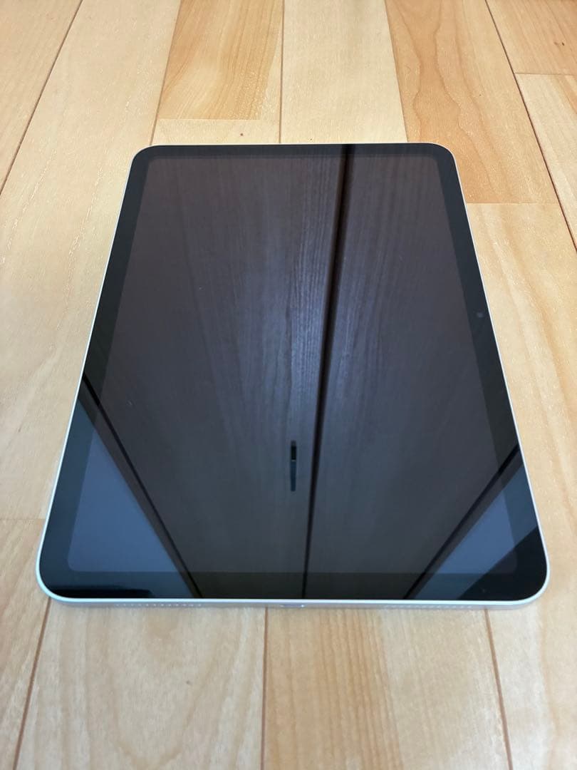 iPad(第10世代) シルバー Wi-Fi 64GB 純正カバー付