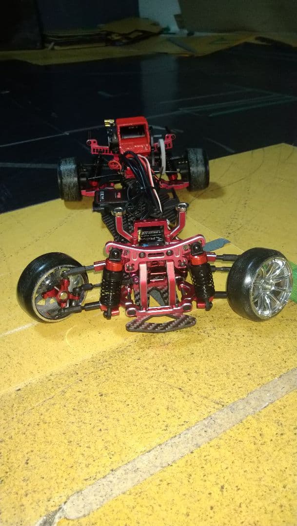RD2.0フルチューン、メタルガレージシャーシ、GRK5RHナックル赤