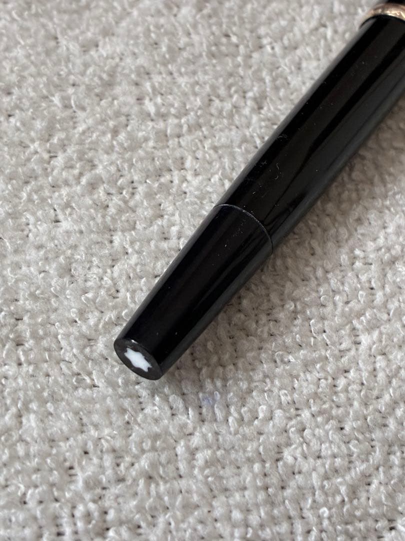 ◾️MONT BLANC モンブラン◾️NO．32 ◾️万年筆◾️黒／金色◾️