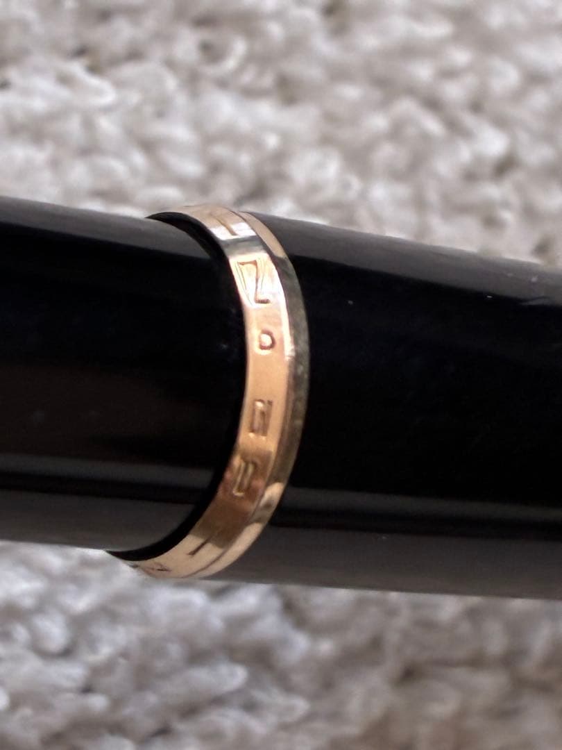 ◾️MONT BLANC モンブラン◾️NO．32 ◾️万年筆◾️黒／金色◾️