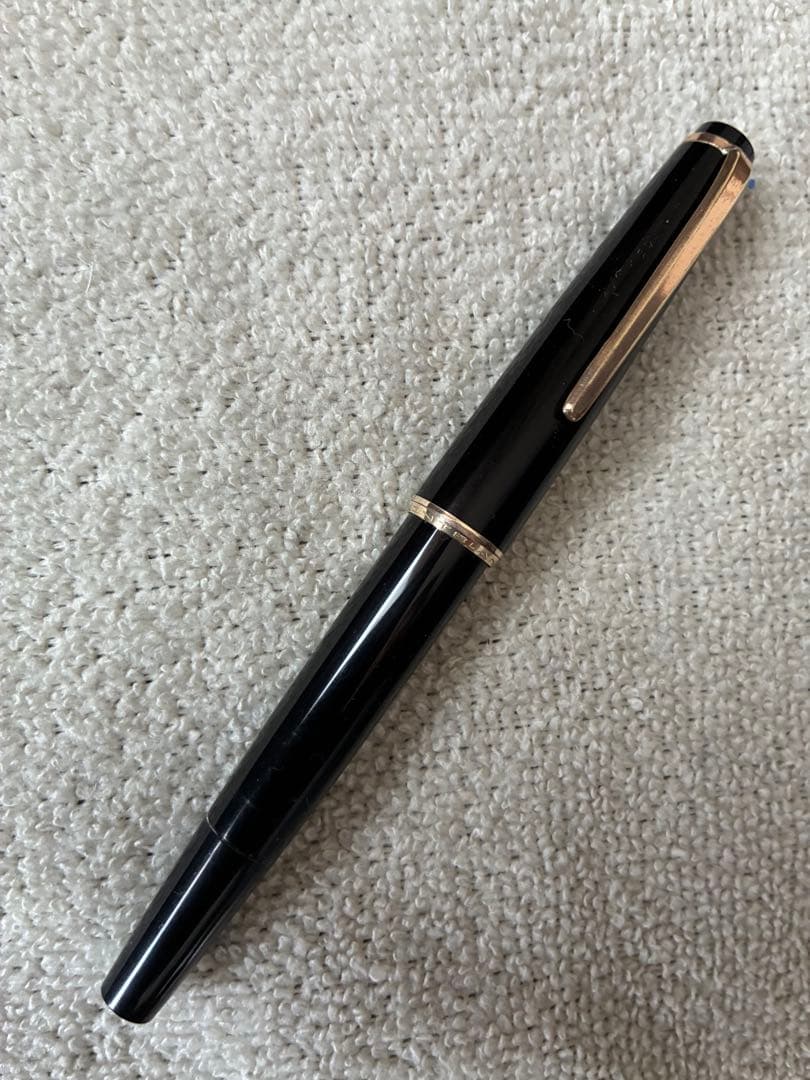 ◾️MONT BLANC モンブラン◾️NO．32 ◾️万年筆◾️黒／金色◾️