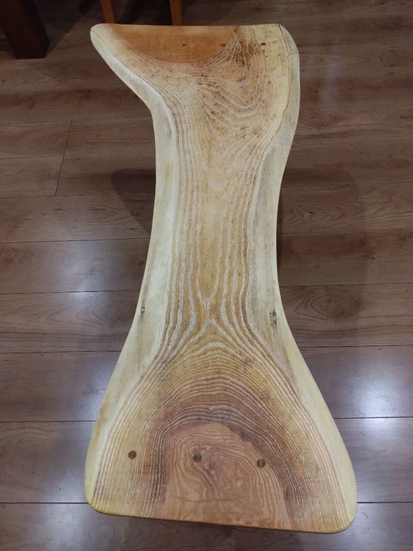 欅のベンチ（70）山口寿美子❕ケヤキの模様、曲線をお楽しみくださいね。