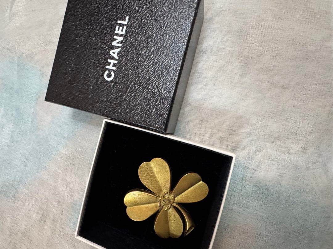 CHANEL ゴールド クローバーブローチ　シャネル