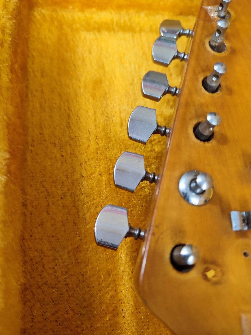 エレキギター　ストラトタイプ　ギターケース付き