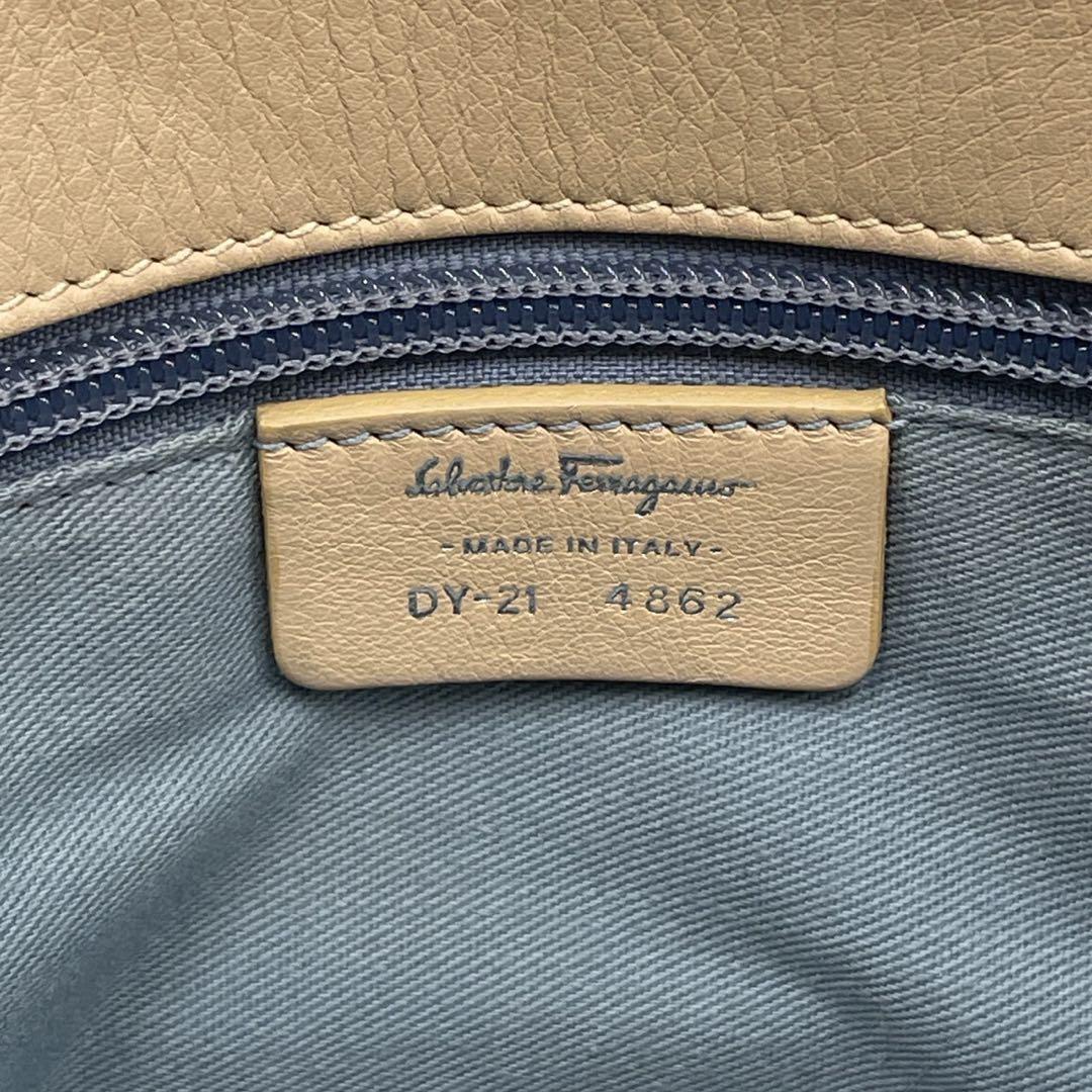 極美品● フェラガモ ハンドバッグ ガンチーニ 金具 ベージュ レザー