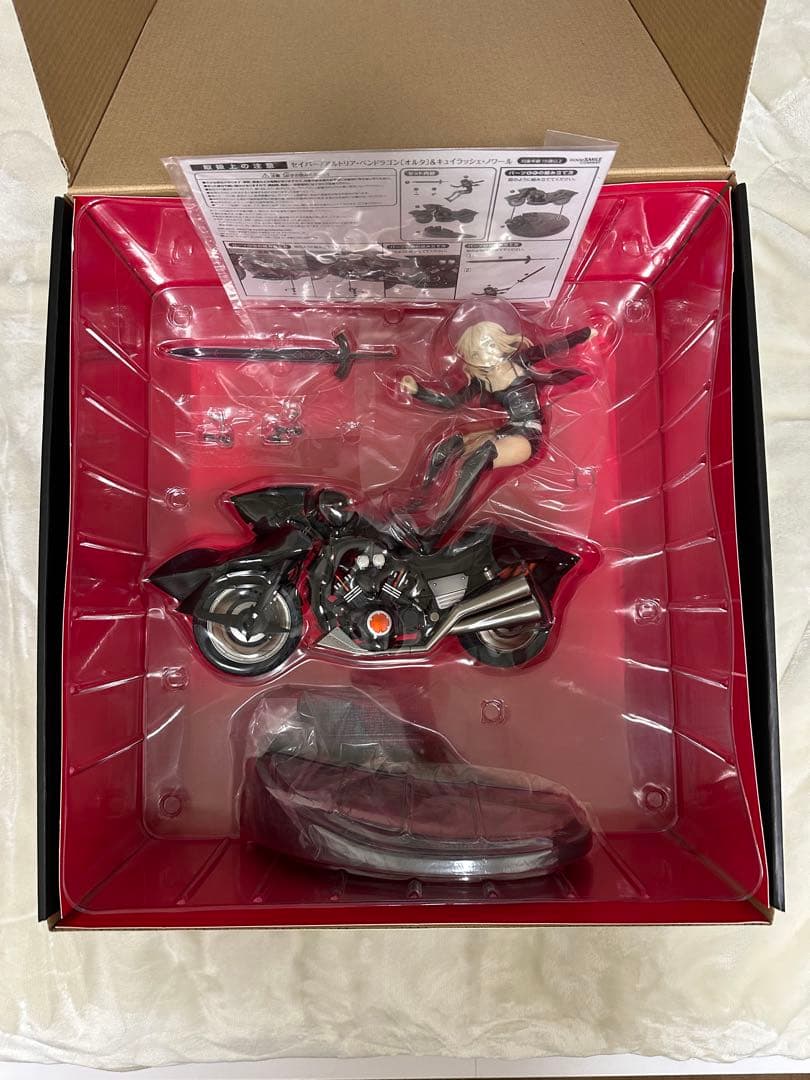 FGOセイバーオルタ＆キュイラッシェノ ワール 1/8スケールフィギュア