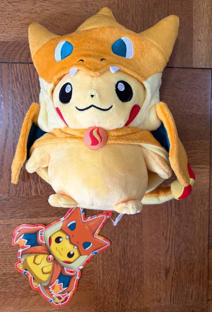 タグ付き ポケモン メガリザードンYのポンチョを着たピカチュウ ぬいぐるみ