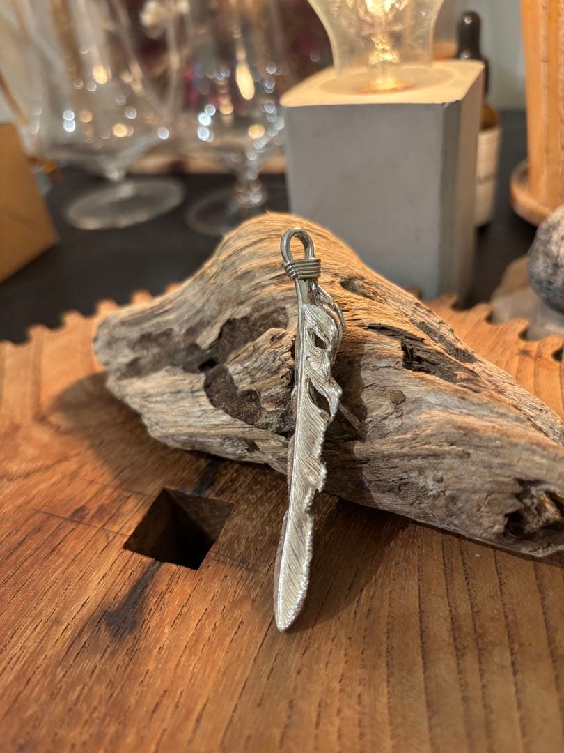 『ミキサー車』buffフェザーネックレス