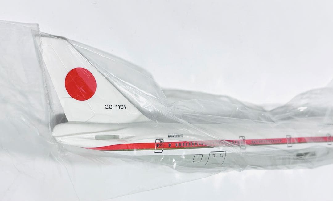 クロスウイング 1/200 B747-400 日本政府専用機