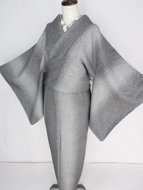 新古品！美品＊黒＆白＊たたき染め＊タテ柄＊粋＆モダン＊着物＊１６１ｃｍ＊裄６５