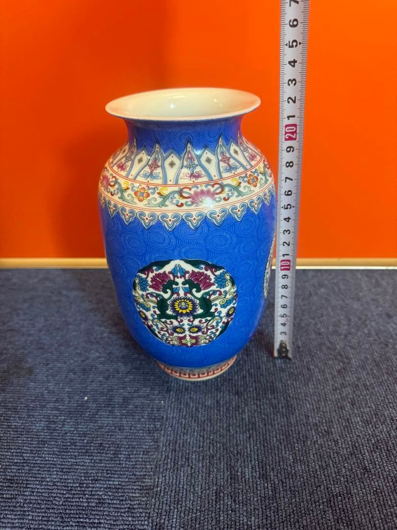 1633 中国美術 骨董 大清乾隆年製銘　藍地紋粉彩冬瓜瓶　時代物