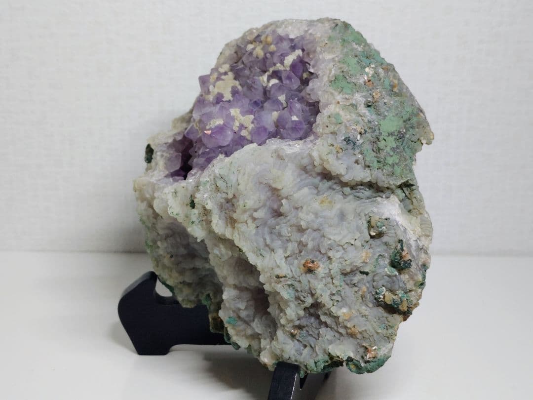 アメジスト 1.8kg 水晶 クォーツ 原石 鑑賞石 自然石 誕生石 鉱物 水石