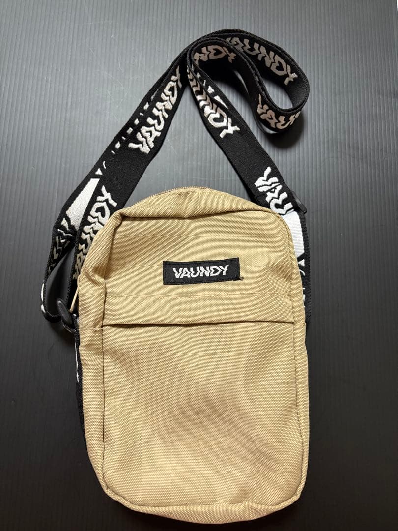 vaundy ショルダーバッグ　ベージュ