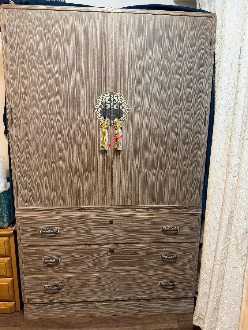 桐箪笥 牡丹金具. 着物 観音開き アンティーク