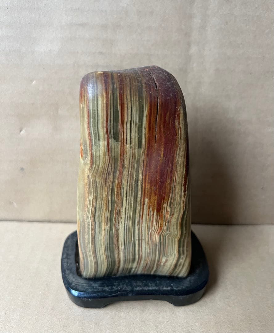 多色ストーンの自然石彫刻