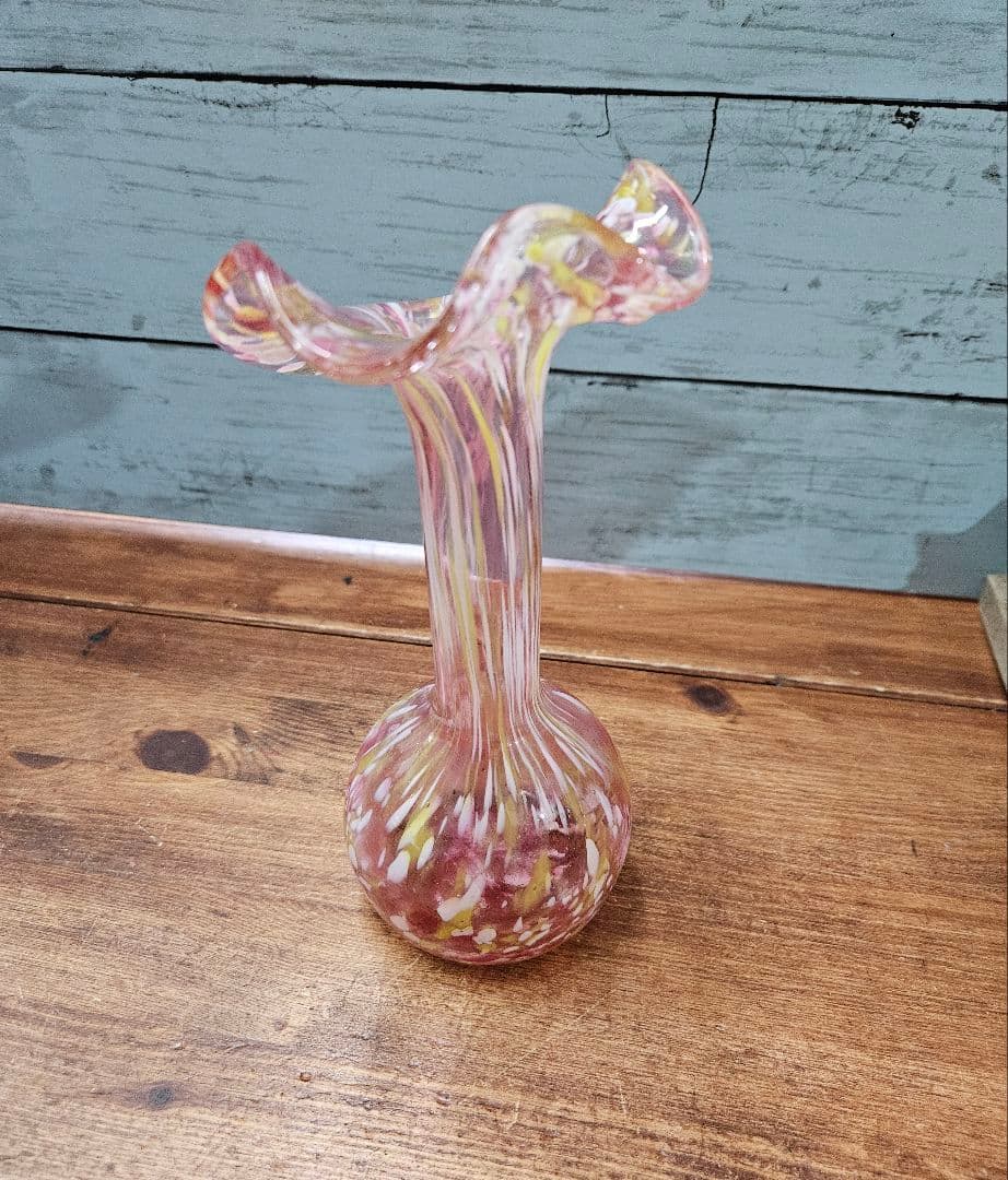 フランスアンティーク オパリンガラス クリシー フリル 花瓶 花器 一輪挿し