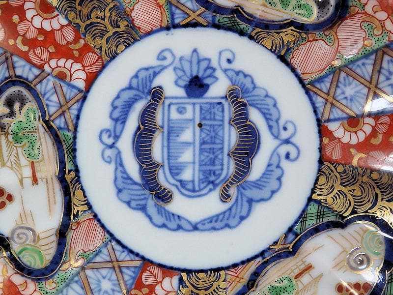 大聖寺伊万里　金襴手　紋章に菊花皿 　5寸皿　D174AS-COe